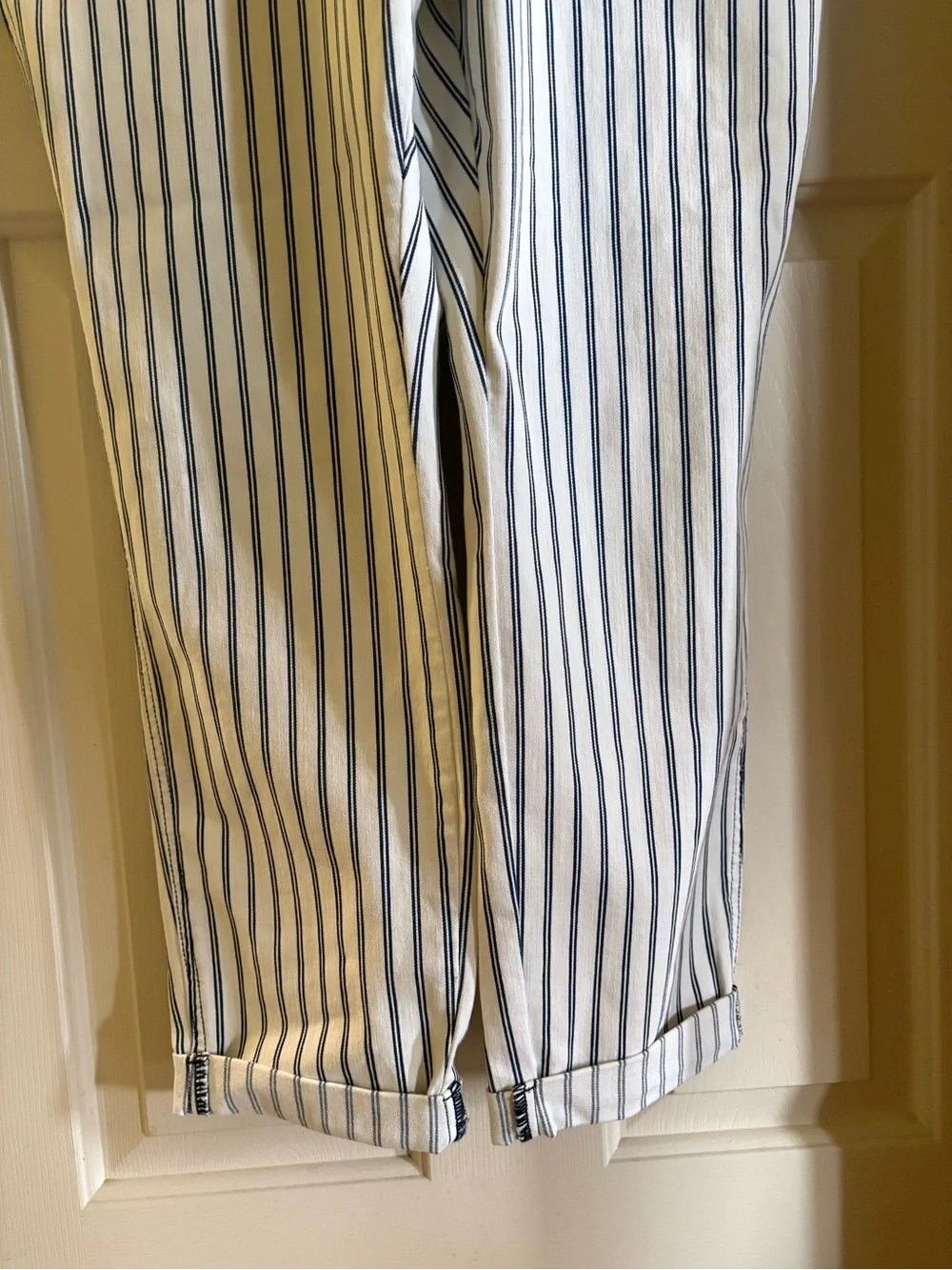 NWT Judy Blue Size 1x Striped White & Blue Painter Overalls *small call out